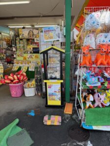 宇都宮動物園様の導入事例。おみくじスタンド設置写真